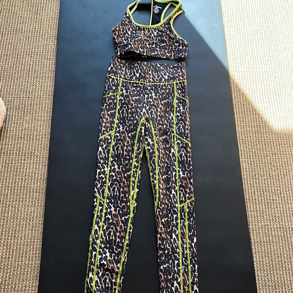 All access leopard set